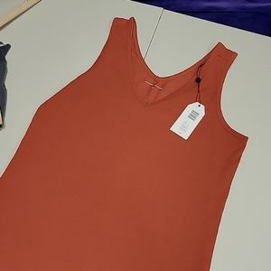 Double V neck tank top, burnt orange/red, Universal Standard, Size 10-12